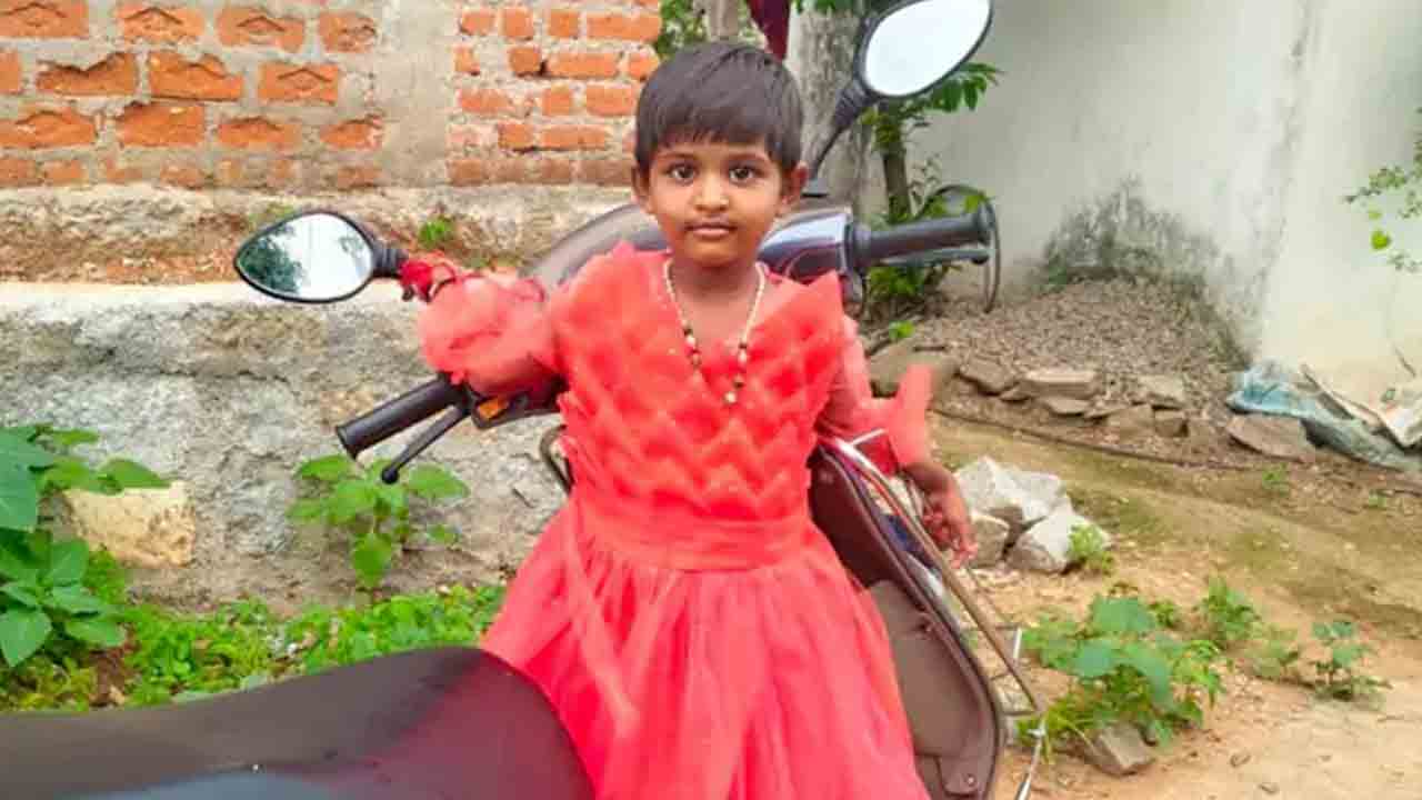Nalgonda | స్కూలు బస్సు కింద పడి నాలుగేండ్ల చిన్నారి మృతి