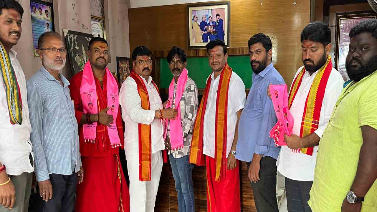 BRS | వరంగల్‌లో బీజేపీకి షాక్‌..మాజీ ఎమ్మెల్యే నన్నపునేని సమక్షంలో బీఆర్‌ఎస్‌లో చేరికలు