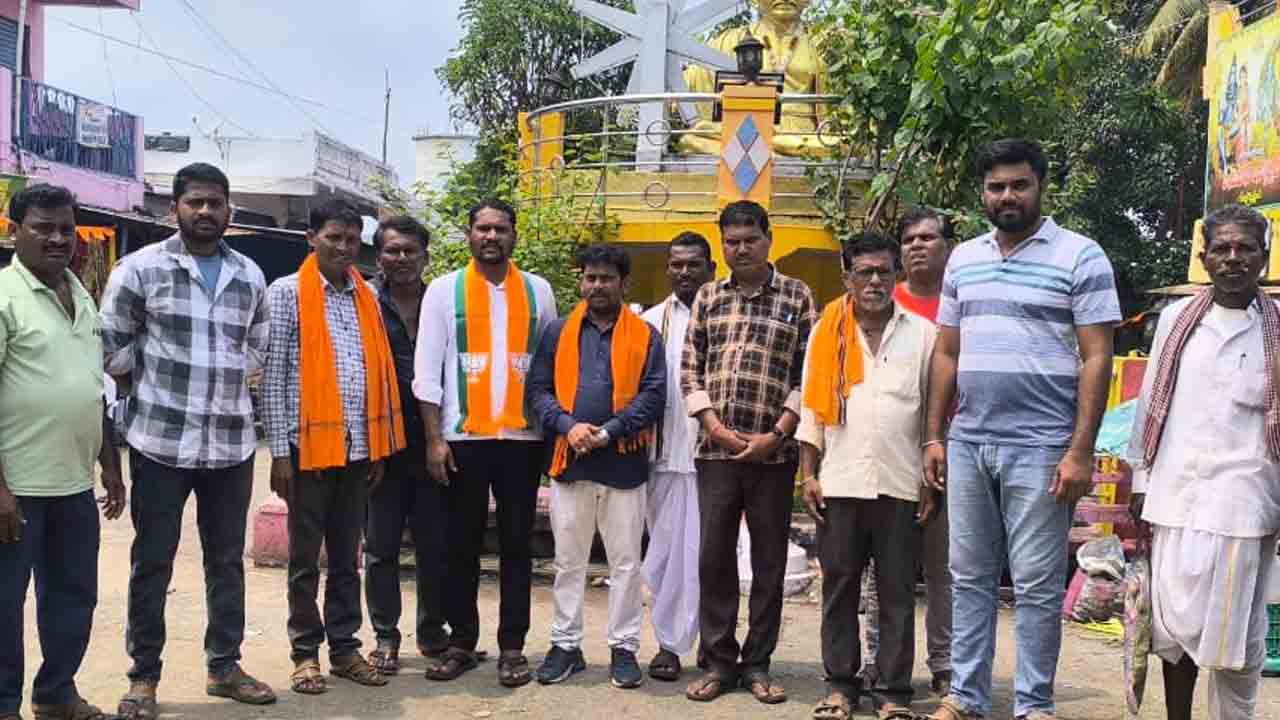 సమస్యలు పరిష్కరించే వరకు ఆమరణ నిరాహార దీక్ష : బిక్కు రాథోడ్