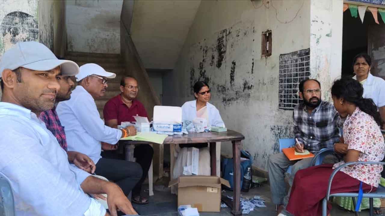 Dr. Sanjeev Kumar | ప్రభుత్వ పాఠశాలల విద్యార్థులకు మెరుగైన వైద్య సేవలు : డాక్టర్‌ సంజీవ్‌ కుమార్‌