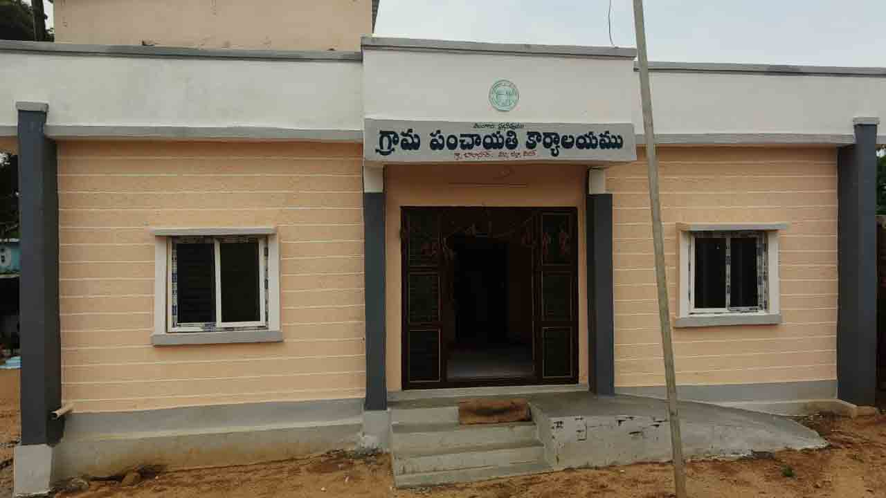 Panchayat Secretaries | ఓ వైపు పడకేసిన పారిశుద్ధ్యం.. మరోవైపు పంచాయతీ కార్యదర్శుల అప్పుల తిప్పలు