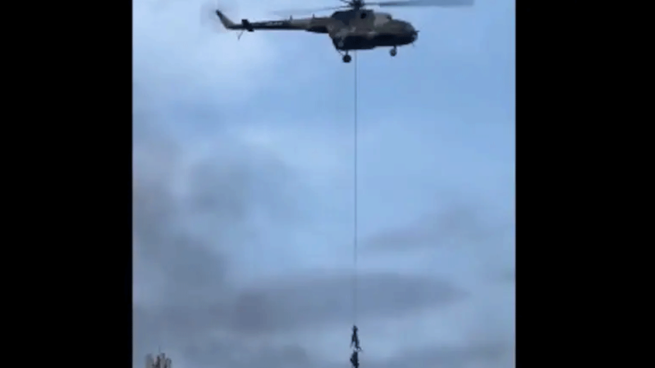 Nepal: హెలికాప్ట‌ర్ల‌కు తాళ్లు క‌ట్టి.. వేలాడుతూ పారిపోయిన మంత్రులు, కుటుంబ‌స‌భ్యులు.. వీడియో