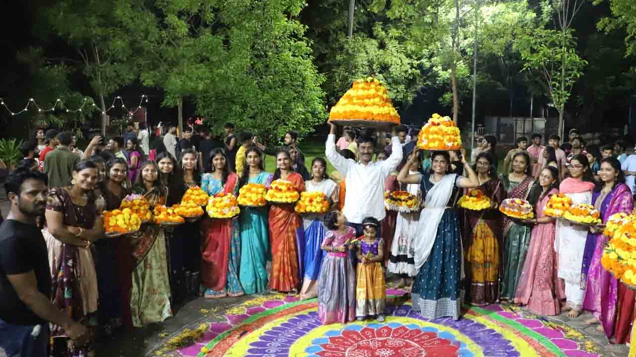 NIT | నిట్‌లో ఘనంగా బతుకమ్మ ఉత్సవాలు
