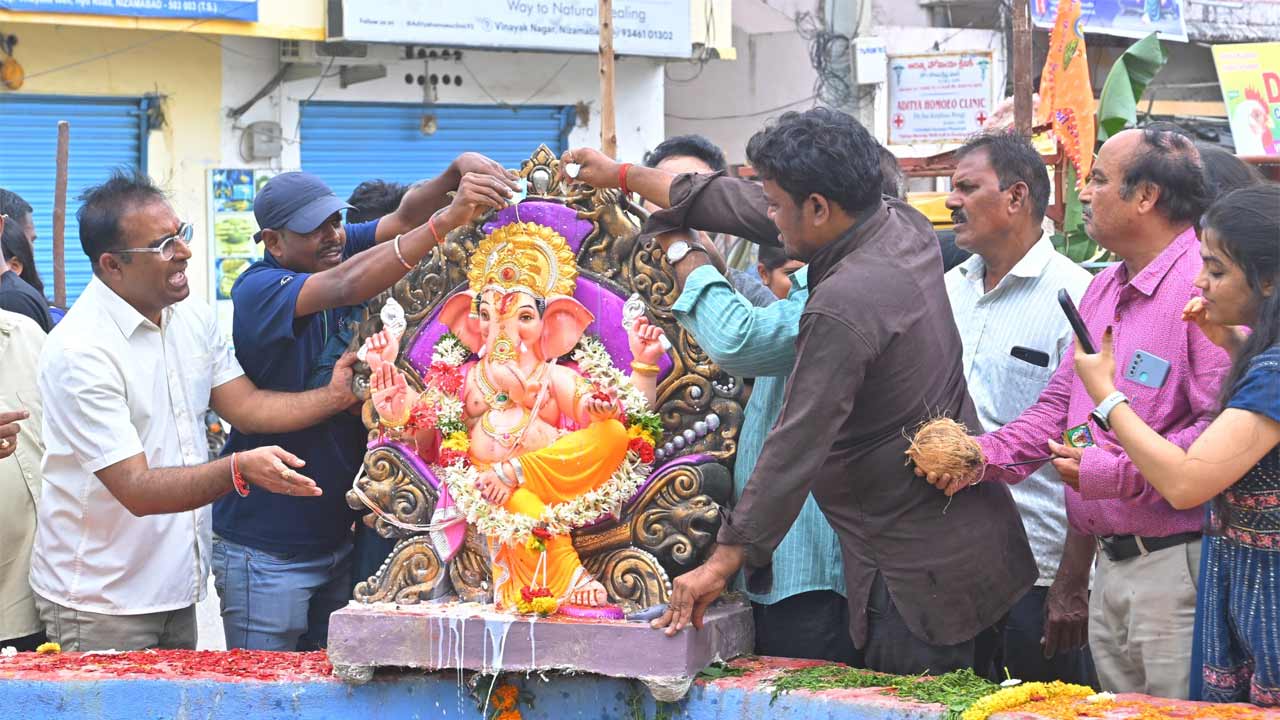 నిజామాబాద్‌ జిల్లా కేంద్రంలో అంగరంగ వైభవంగా నిమజ్జనం.. (Photos Credit : నమస్తే తెలంగాణ స్టాఫ్‌ ఫొటోగ్రాఫర్‌, నిజామాబాద్‌)