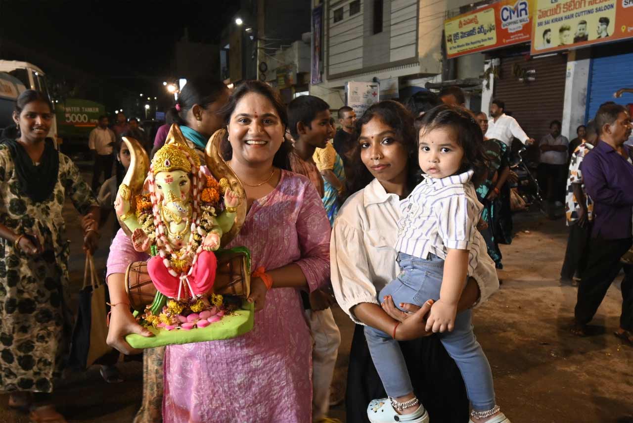 నిజామాబాద్‌ జిల్లా కేంద్రంలో అంగరంగ వైభవంగా నిమజ్జనం.. (Photos Credit : నమస్తే తెలంగాణ స్టాఫ్‌ ఫొటోగ్రాఫర్‌, నిజామాబాద్‌)