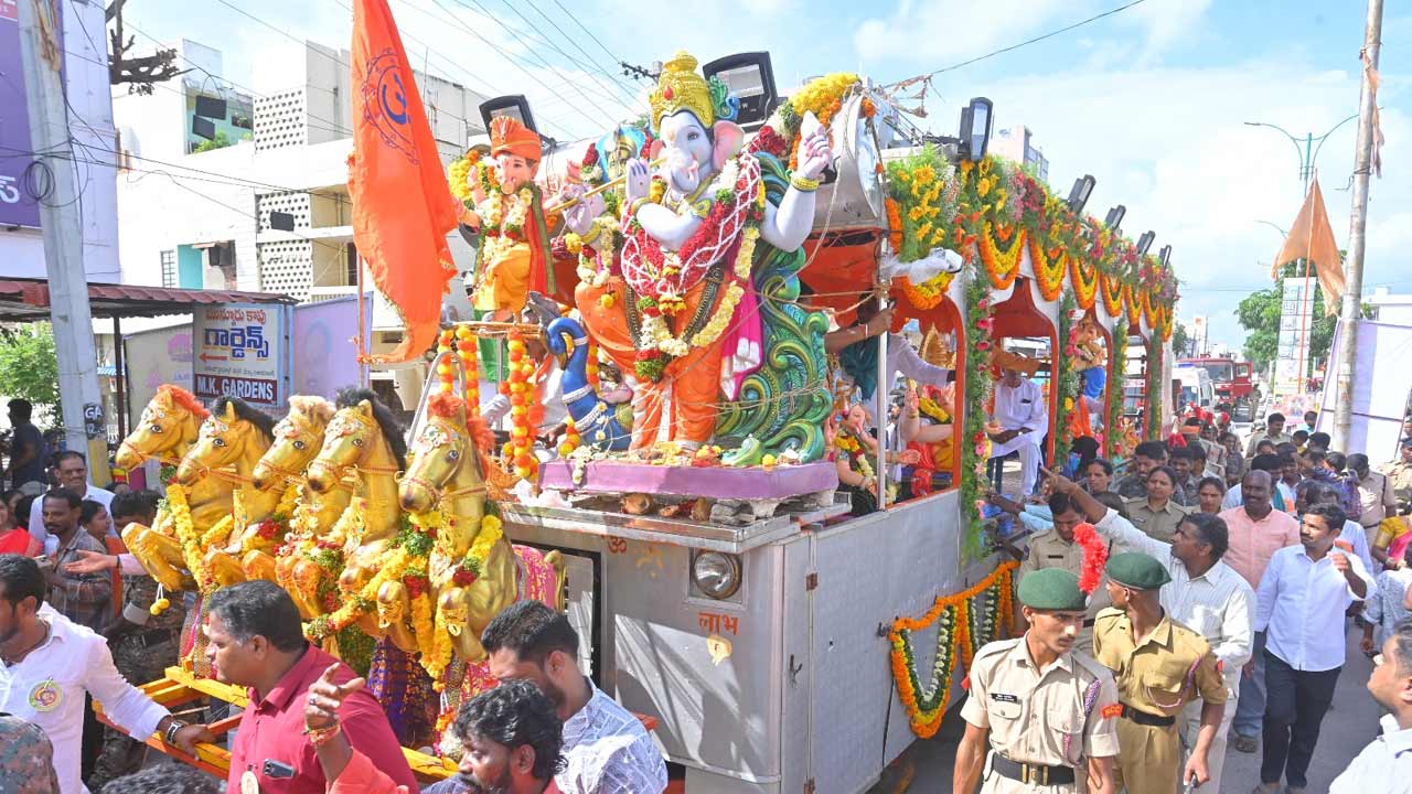 నిజామాబాద్‌ జిల్లా కేంద్రంలో అంగరంగ వైభవంగా నిమజ్జనం.. (Photos Credit : నమస్తే తెలంగాణ స్టాఫ్‌ ఫొటోగ్రాఫర్‌, నిజామాబాద్‌)