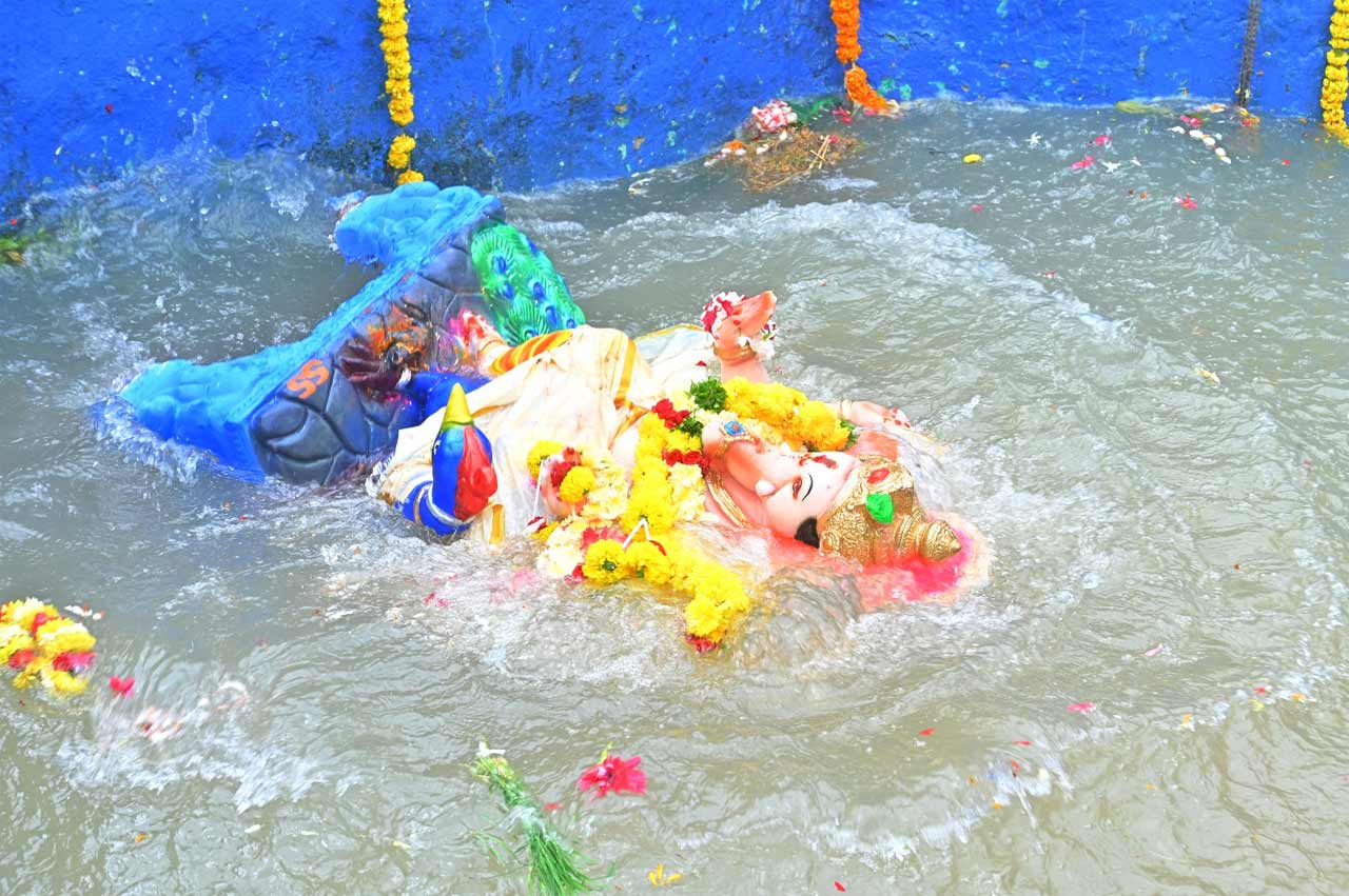 నిజామాబాద్‌ జిల్లా కేంద్రంలో అంగరంగ వైభవంగా నిమజ్జనం.. (Photos Credit : నమస్తే తెలంగాణ స్టాఫ్‌ ఫొటోగ్రాఫర్‌, నిజామాబాద్‌)