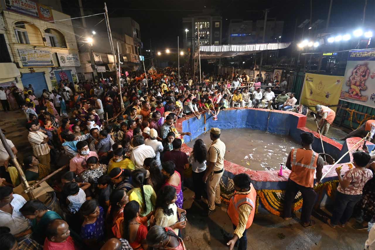 నిజామాబాద్‌ జిల్లా కేంద్రంలో అంగరంగ వైభవంగా నిమజ్జనం.. (Photos Credit : నమస్తే తెలంగాణ స్టాఫ్‌ ఫొటోగ్రాఫర్‌, నిజామాబాద్‌)