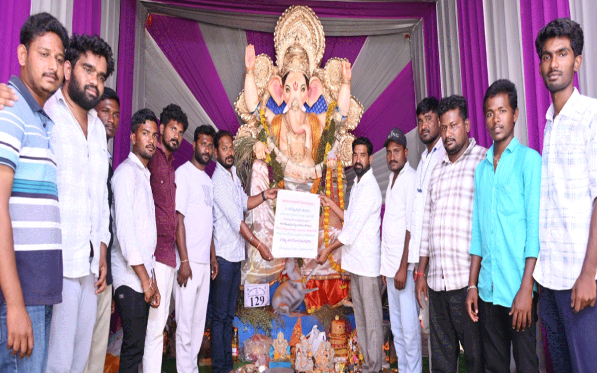 Nalgonda Rural : గ‌ణ‌నాథుడికి బీసీ విద్యార్థి సంఘం వినతి