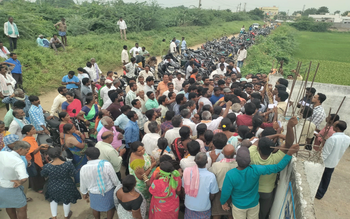 Nalgonda Rural : పొద్దస్తమానం పడిగాపులు కాసినా దొరకని యూరియా