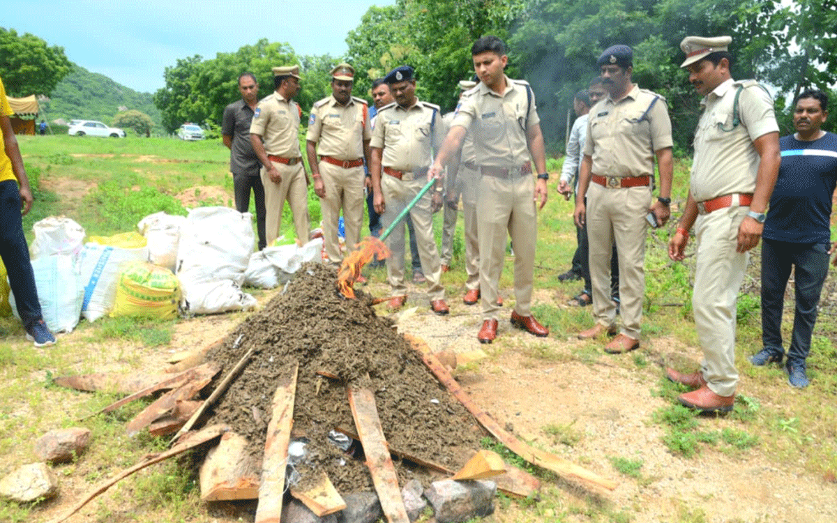 Nilagiri : మాదక ద్రవ్యాల రహిత జిల్లాగా నల్లగొండ : ఎస్పీ శరత్ చంద్ర పవార్