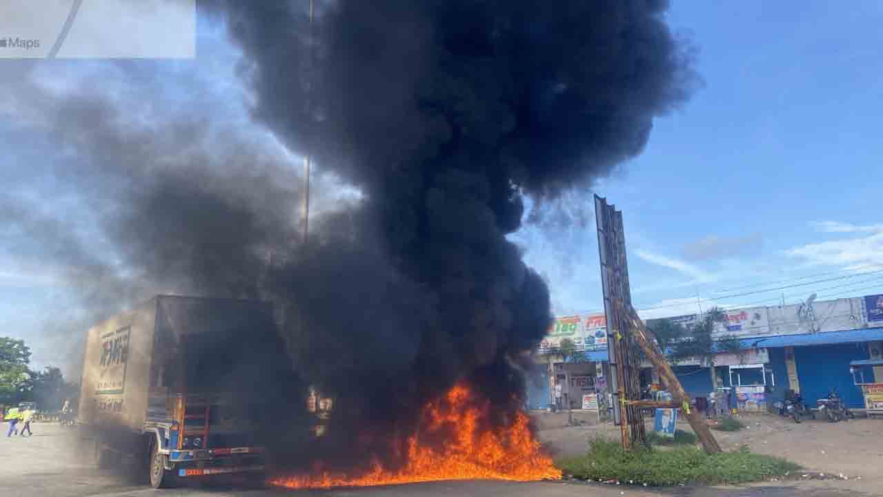 Nizamabad | లారీలో చెలరేగిన మంటలు.. ఇందల్వాయి టోల్‌ ప్లాజా వద్ద తప్పిన పెను ప్రమాదం..