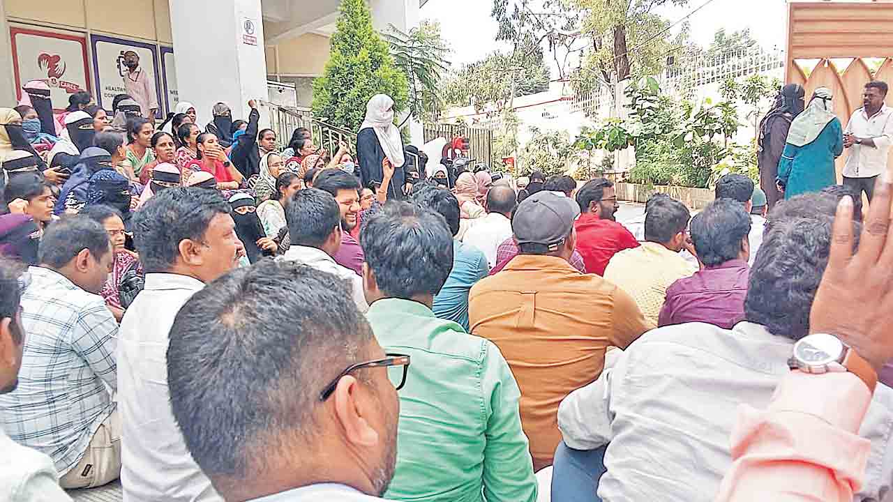 ఔట్‌సోర్సింగ్‌ పేరిట ఇష్టారాజ్యం.. మైనారిటీ గురుకుల సొసైటీలో భారీ స్కామ్‌!