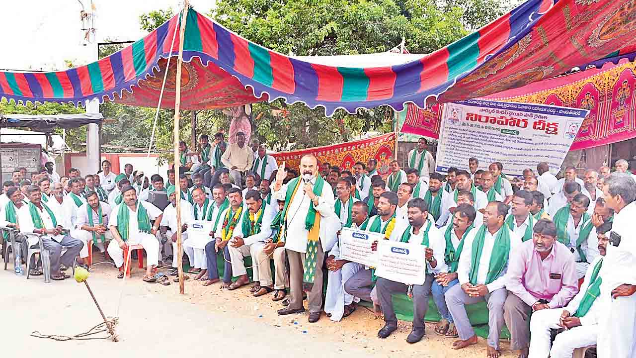 పాడి రైతులకు బోనస్‌ ఏదీ?.. సర్కార్‌ను నిలదీసిన బీఆర్‌ఎస్‌ నేత గొంగిడి మహేందర్‌రెడ్డి