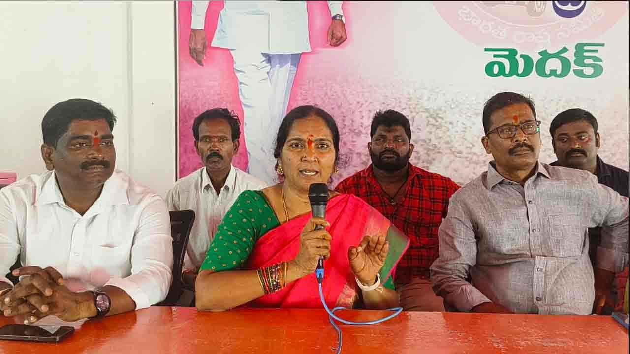 హరీశ్‌రావుపై కవిత వ్యాఖ్యలు హాస్యాస్పదం