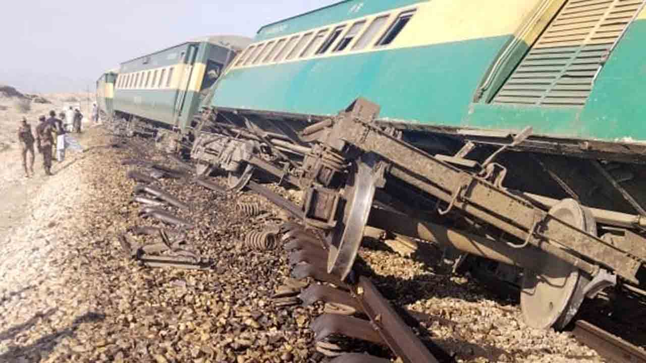 బలూచిస్థాన్‌లో రైల్వే ట్రాక్‌పై పేలుడు