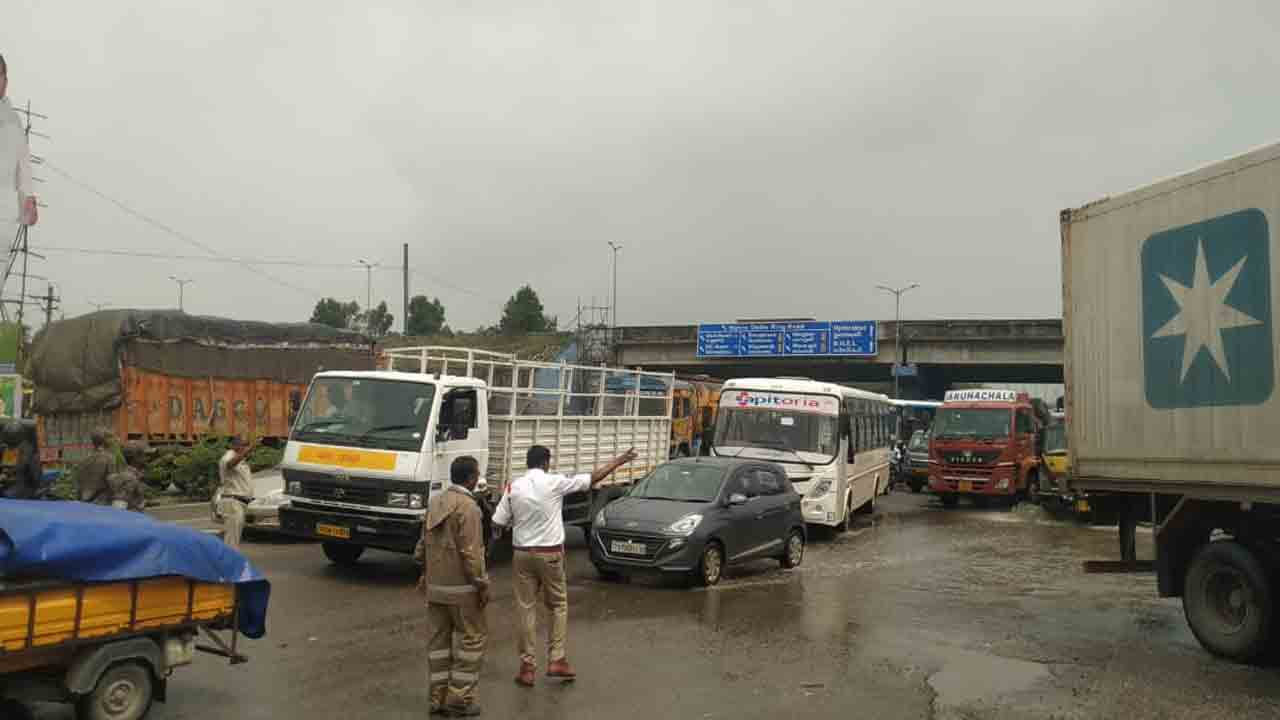 Patancheru | పటాన్‌చెరులో భారీ వర్షం.. వాహనాల రాకపోకలు నిలిపివేత