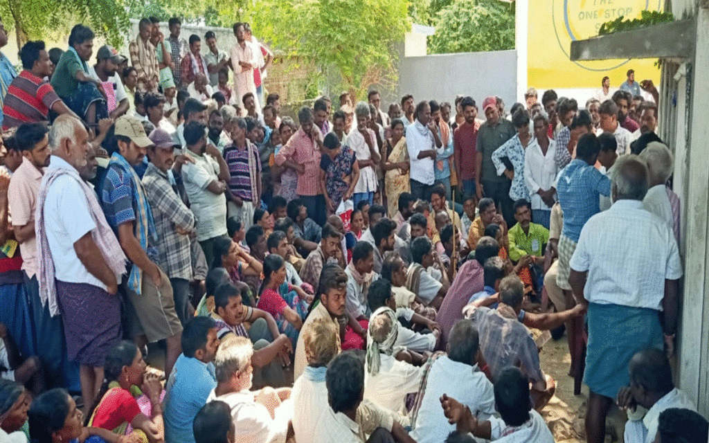 Penpahad : సొసైటీ వ‌ద్దే యూరియా టోకెన్లు ఇవ్వాలి