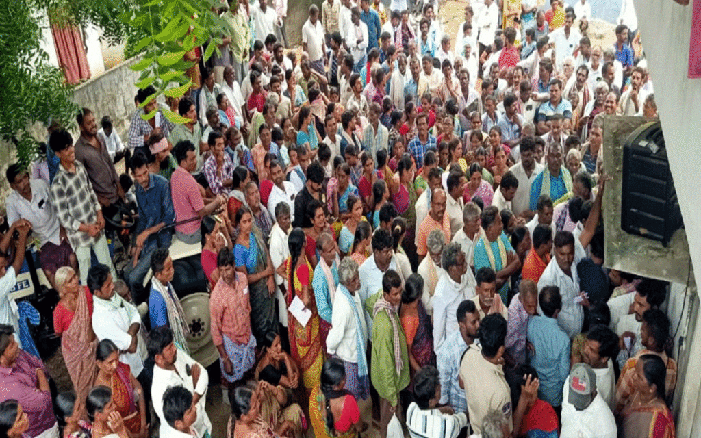 Penpahad : పెన్‌ప‌హాడ్‌లో యూరియా కోసం రైతుల ఎదురు చూపులు
