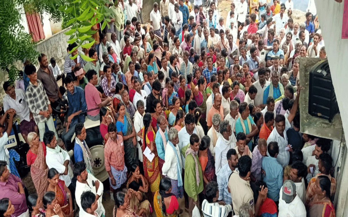 Penpahad : పెన్పహాడ్లో యూరియా కోసం రైతుల ఎదురు చూపులు