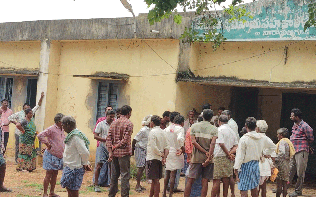 Penpahad : నారాయ‌ణ‌గూడెంలో యూరియా కోసం రైతుల ఎదురు చూపులు