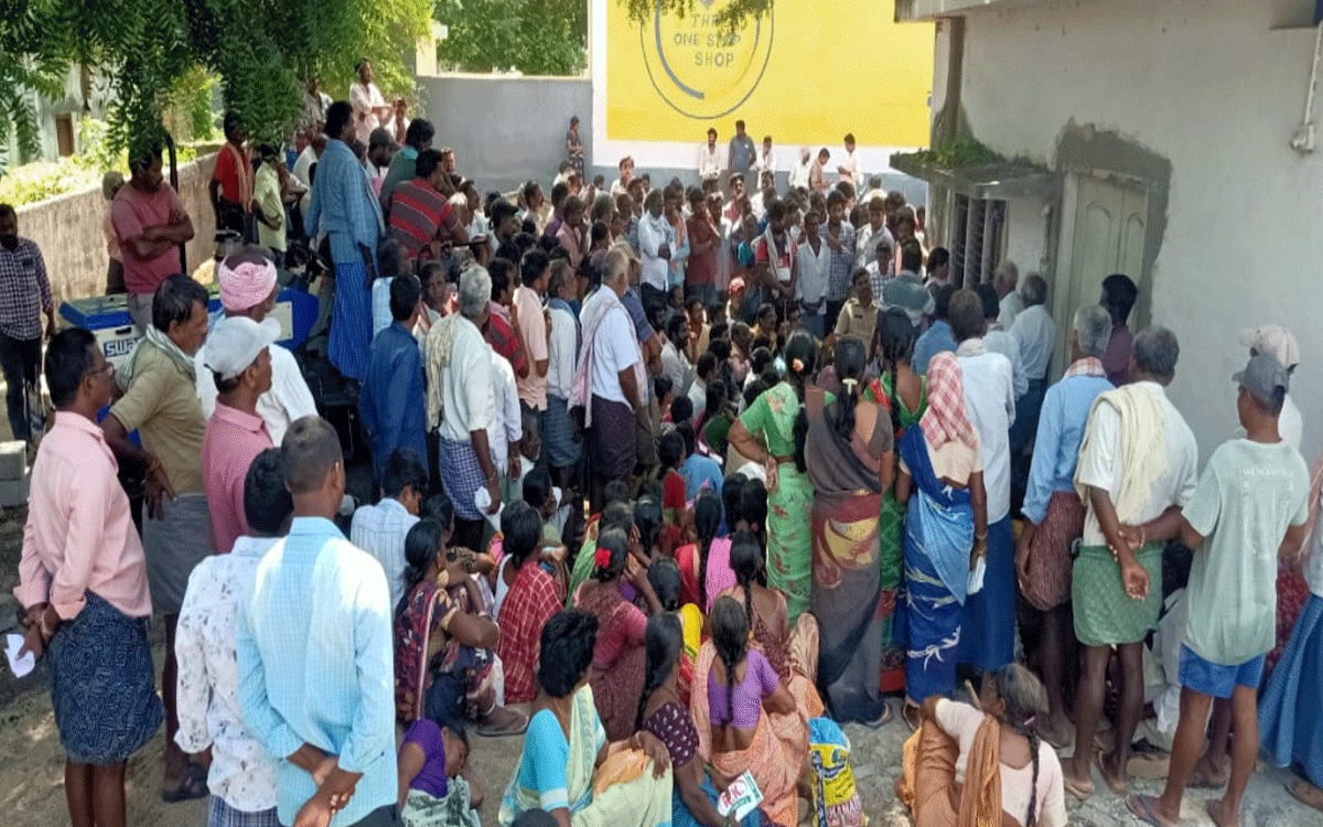 Penpahad : సొసైటీ వ‌ద్దే యూరియా టోకెన్లు ఇవ్వాలి
