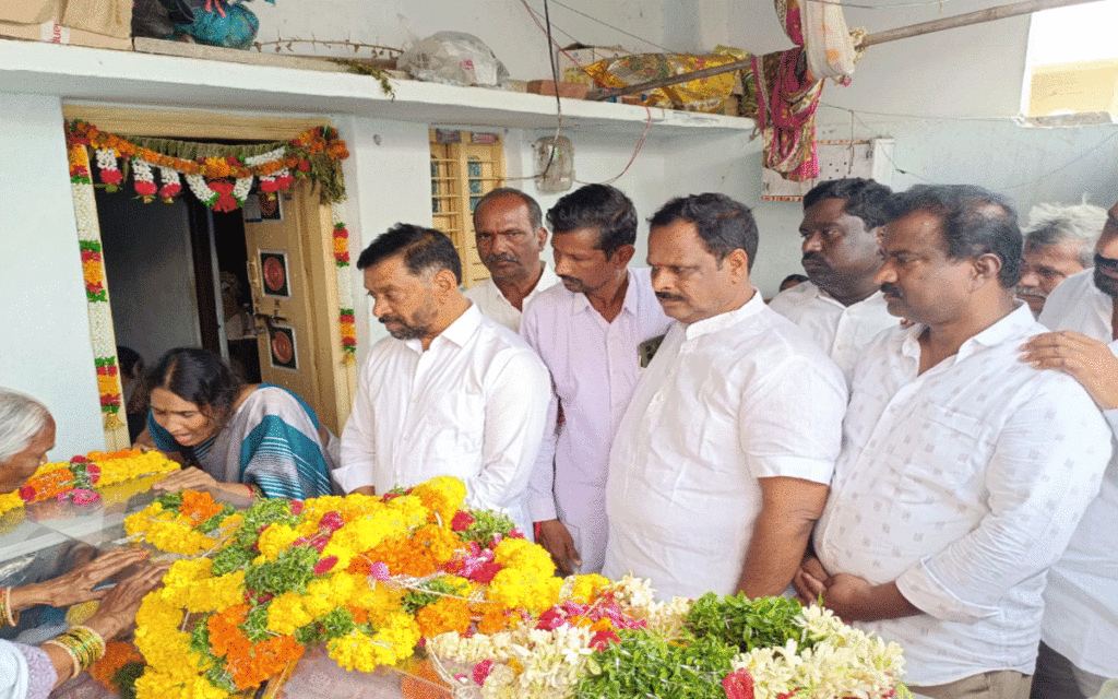 Bhoodan Pochampally : కార్యకర్తల కుటుంబానికి అండగా ఉంటా : మాజీ ఎమ్మెల్యే పైళ్ల‌ శేఖర్ రెడ్డి