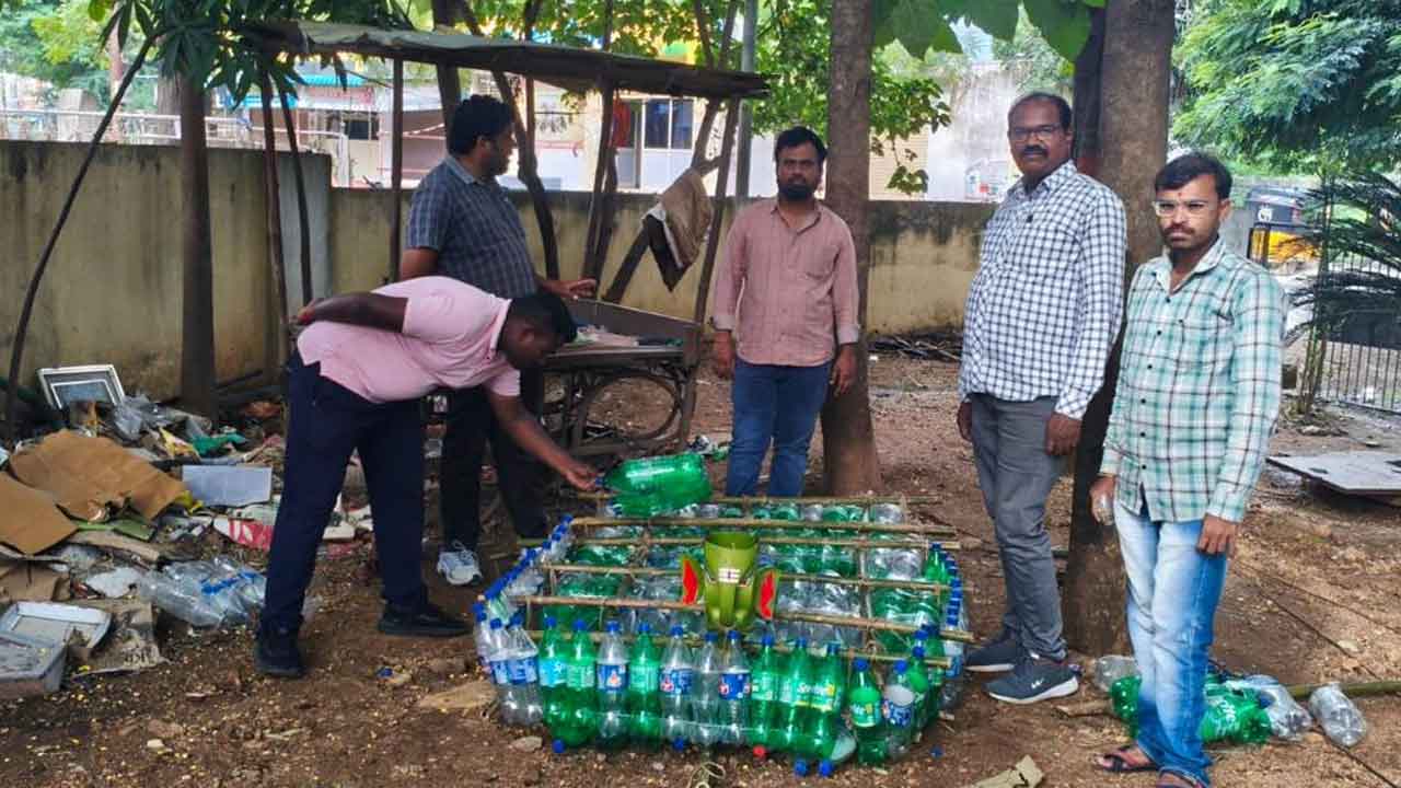 Plastic boat | ప్లాస్టిక్ వ్యర్థాల పడవ తయారీ.. మున్సిపాలిటీ సిబ్బంది పనితీరుపై ప్రశంసల వెల్లువ