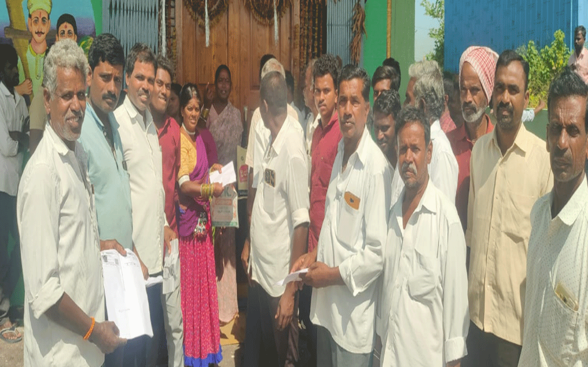 Rajapet : యూరియా కోసం రెండు కిలోమీటర్లు