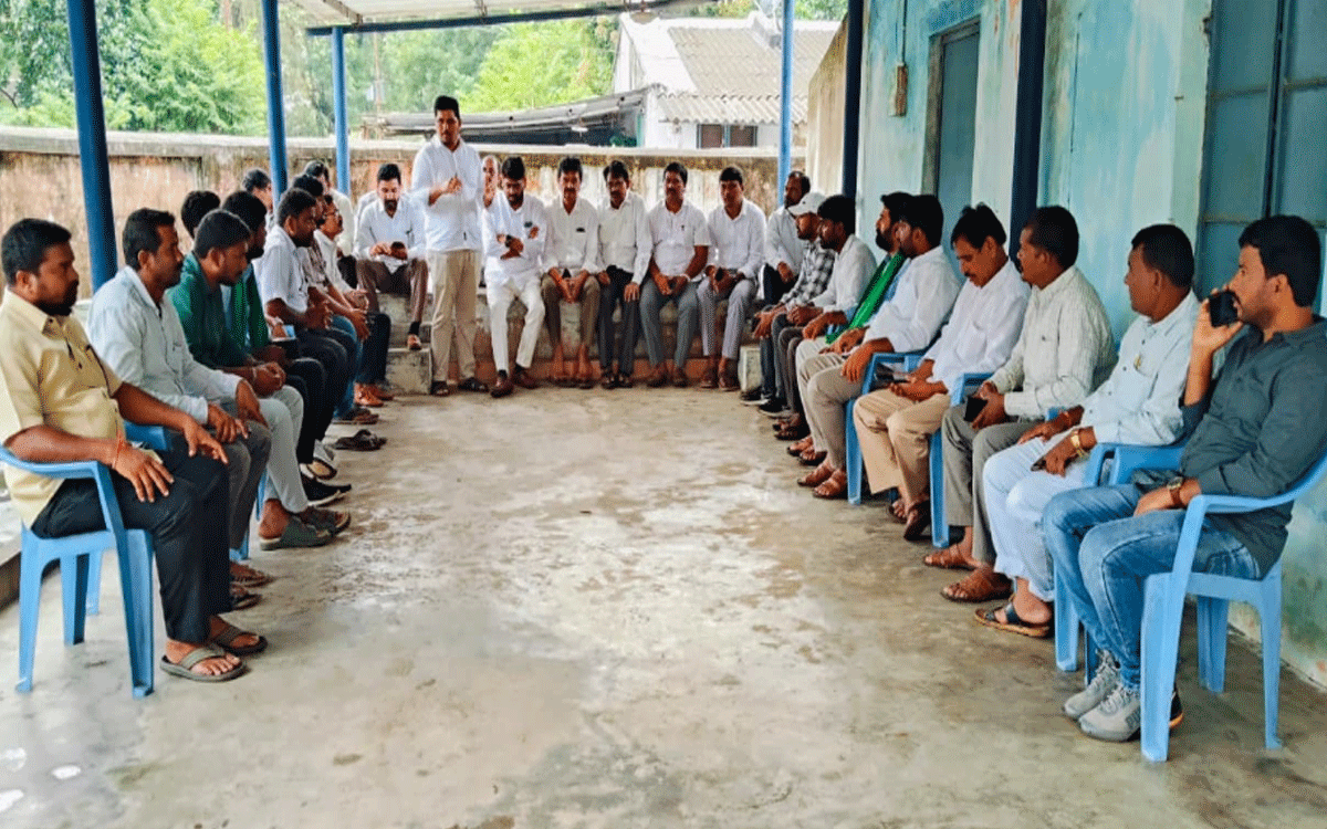 Kothagudem Urban : లంబాడీల ఆత్మగౌరవ సభను జయప్రదం చేయాలి : గుగులోతు రాజేశ్ నాయ‌క్‌