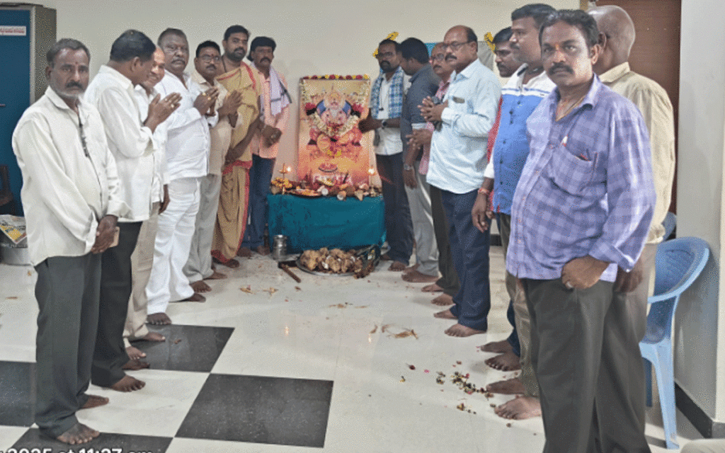 Kothagudem Urban : కొత్త‌గూడెంలో ఘనంగా విశ్వకర్మ జయంతి