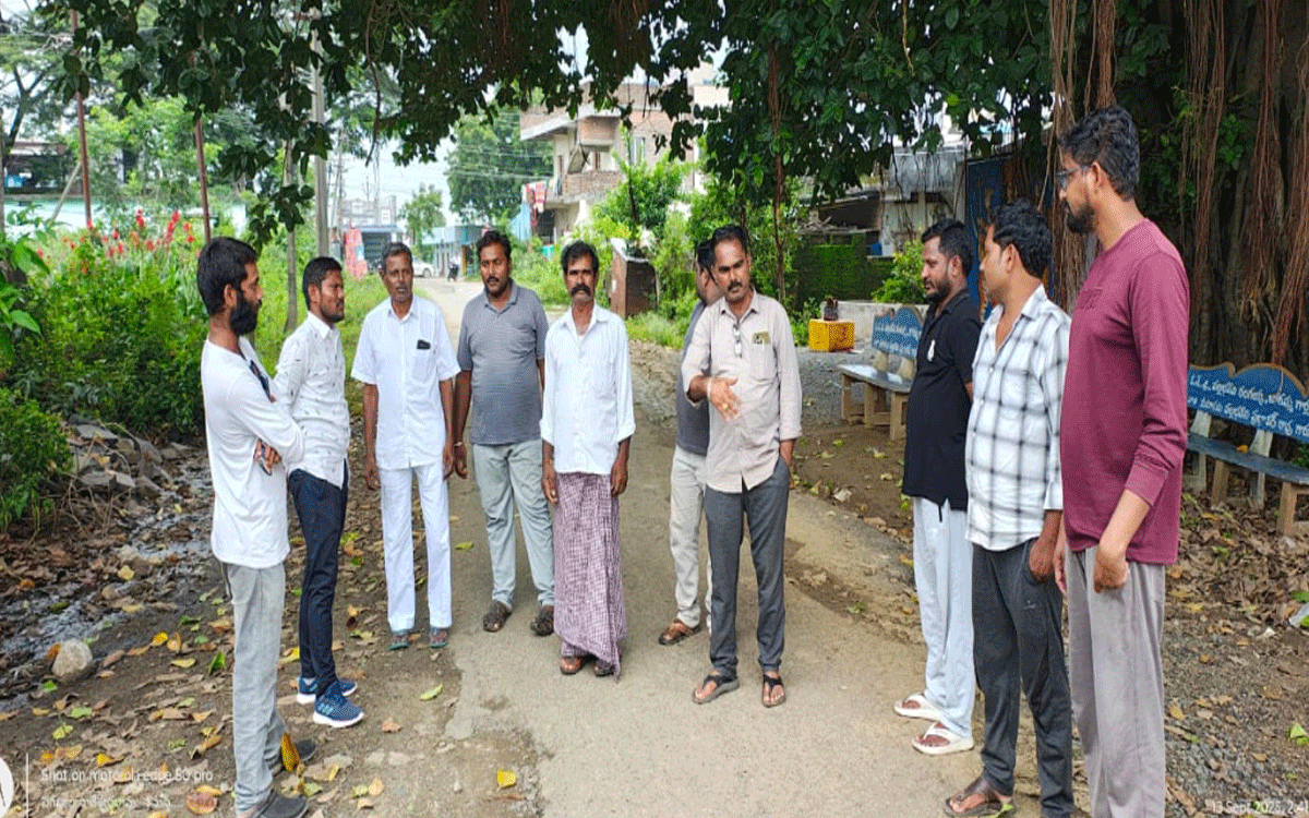 Karepally : కారేపల్లి క్రాస్ రోడ్ సైడ్ డ్రైనేజీ నిర్మాణానికి ప్రతిపాదనలు