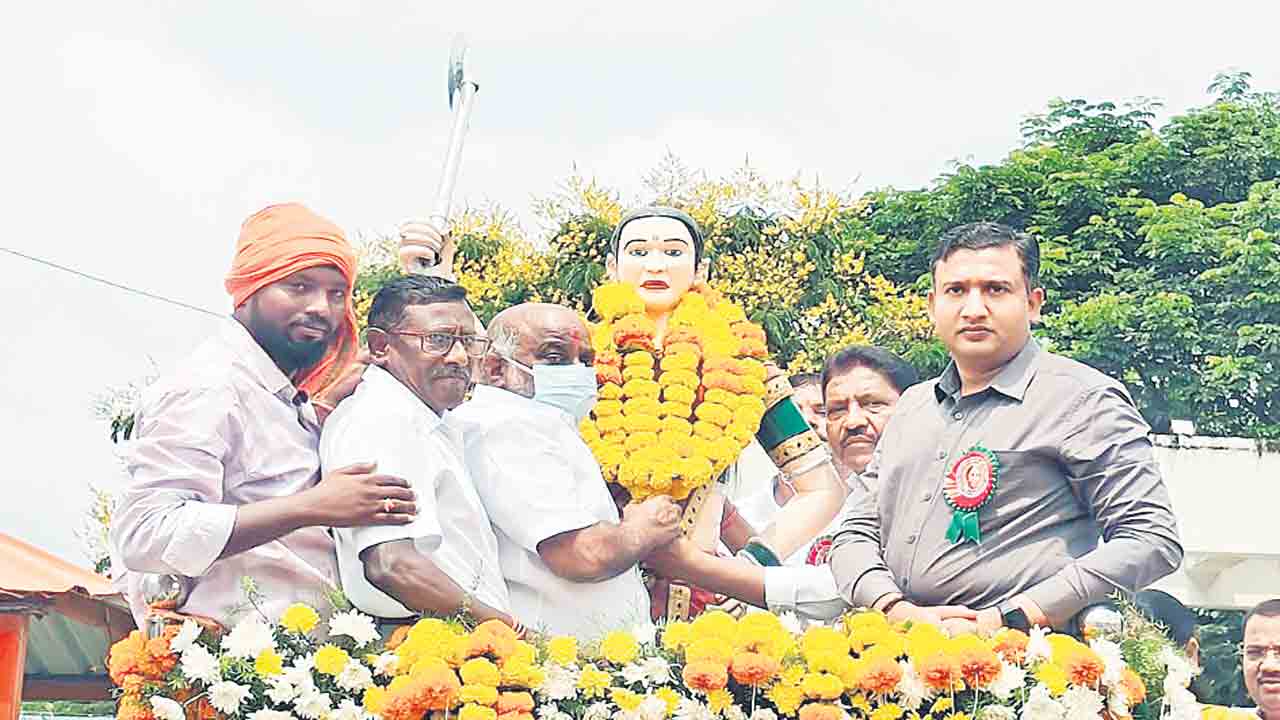 చాకలి ఐలమ్మ పోరాటం స్ఫూర్తిదాయకం