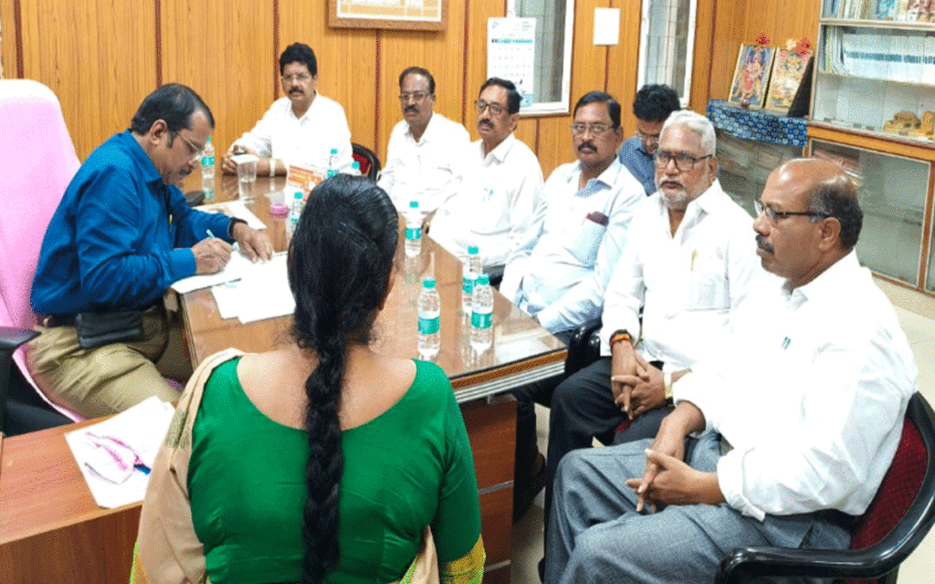 Ramavaram : మైన్ యాక్సిడెంట్‌లో చనిపోయిన ఉద్యోగుల డిపెండెంట్లకు గ్రేడ్ 3 క్లర్క్ ఉద్యోగాలు