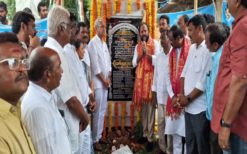 Julurupadu : జూలూరుపాడులో అభివృద్ధి ప‌నుల‌కు ఎమ్మెల్యే రాందాస్ నాయక్ శంకుస్థాప‌న‌లు