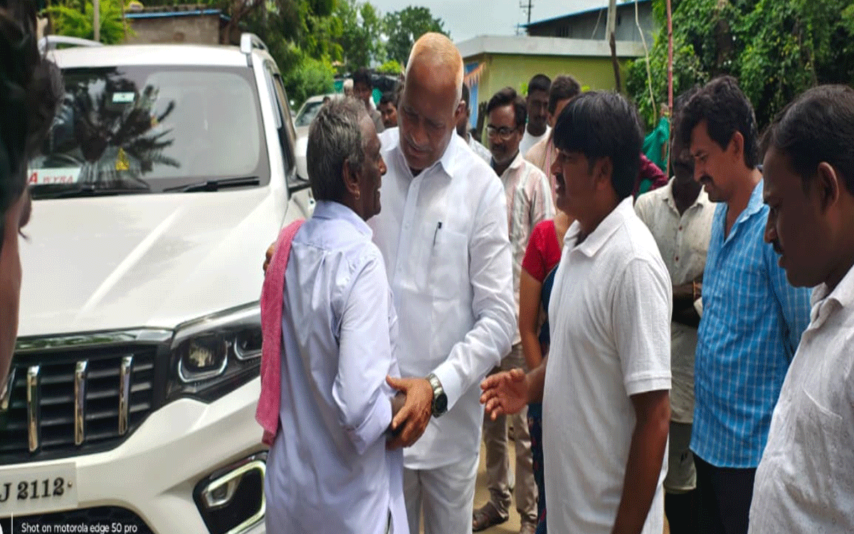 Karepally : సింగరేణి మండలంలో మాజీ ఎమ్మెల్యే రాములు నాయక్ పర్యటన