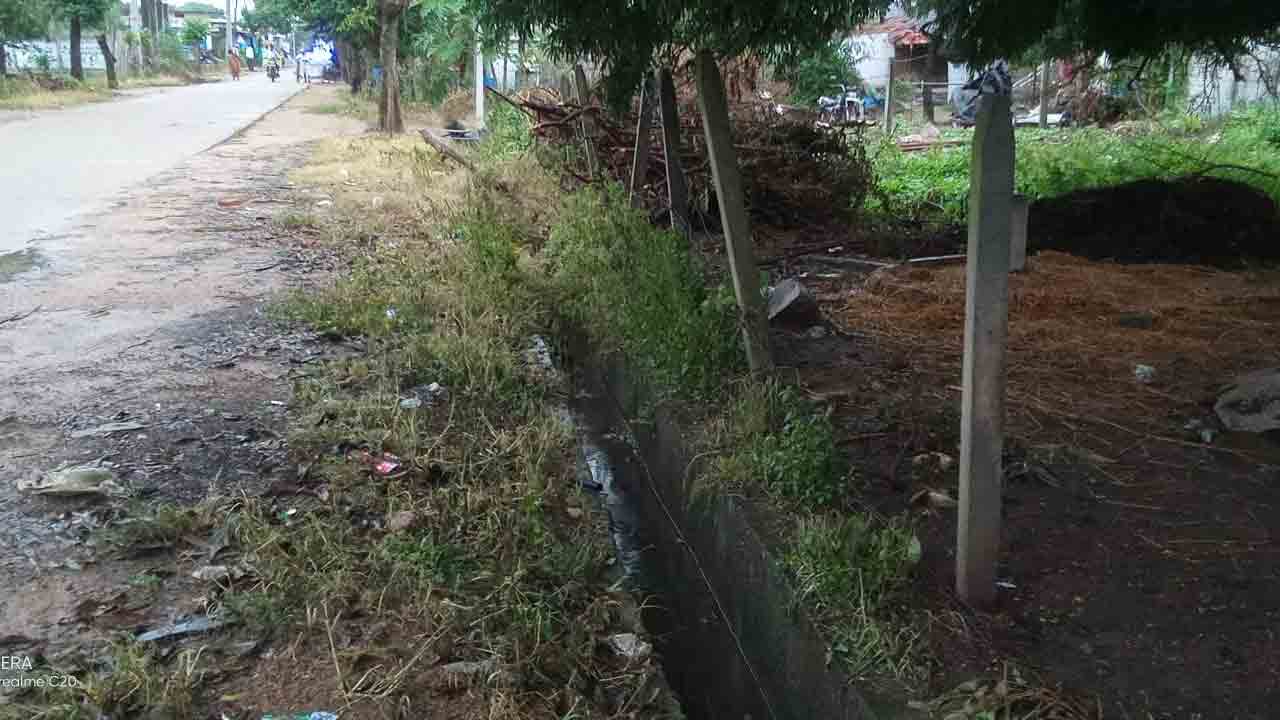 Rayapole Mandal | పేరుకే మండల కేంద్రం.. పారిశుధ్యం అస్తవ్యస్తం, వెలగని విద్యుత్ దీపాలు