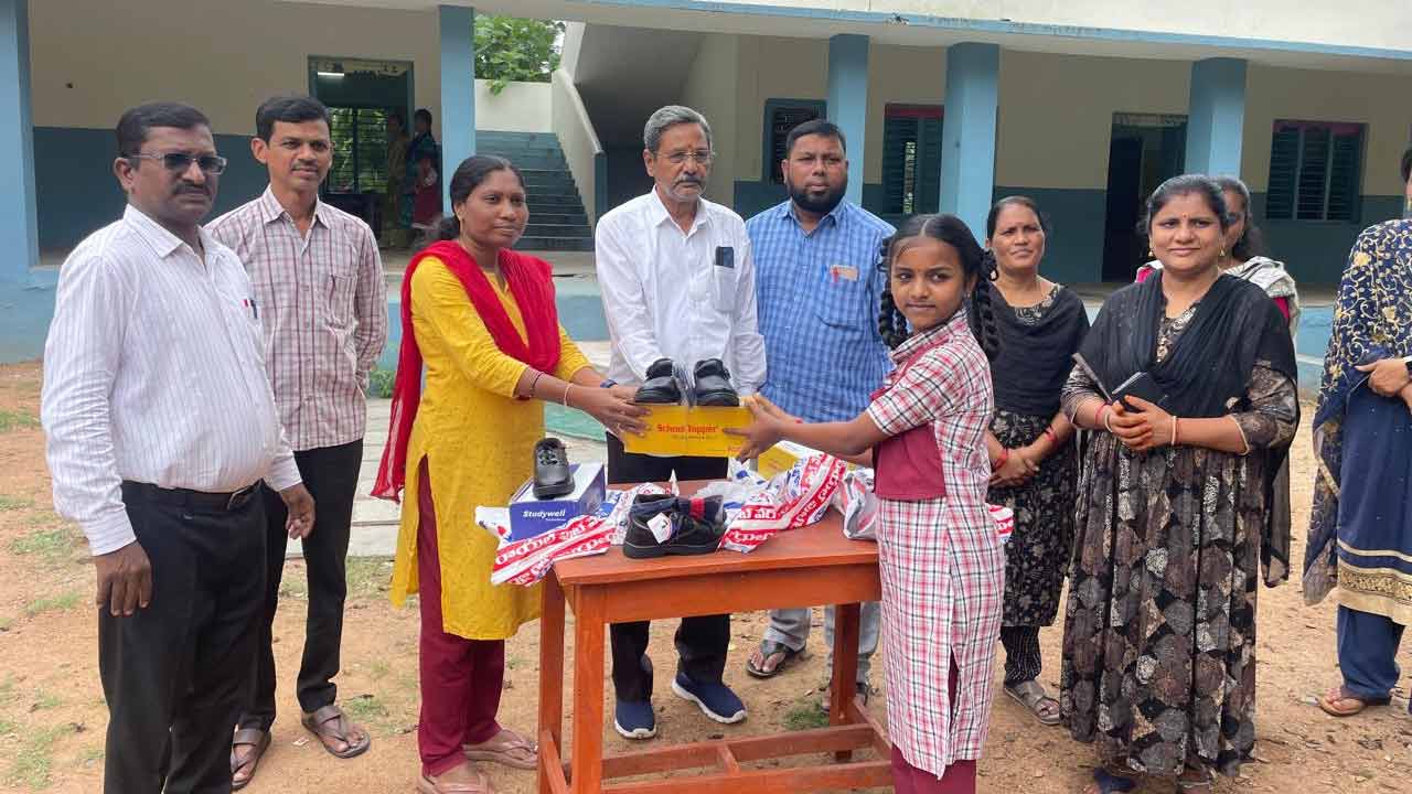 ప్రభుత్వ పాఠశాల విద్యార్థులకు చేయూత నందించడమే లక్ష్యం..