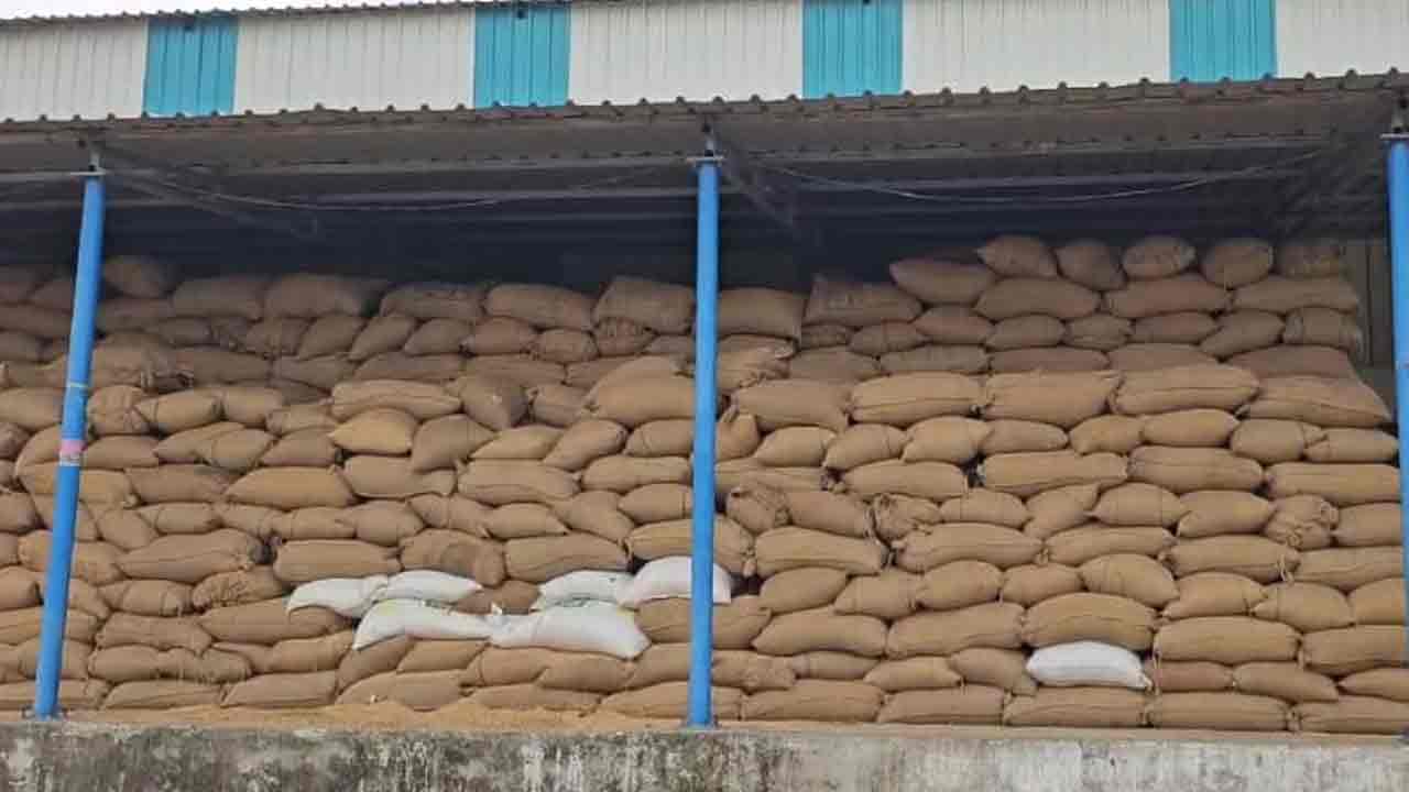 Custom Milling Rice | సర్కారు సొమ్మతో రైస్‌ మిల్లర్ల వ్యాపారం… కోట్ల రూపాయల సీఎంఆర్‌ స్వాహా!!