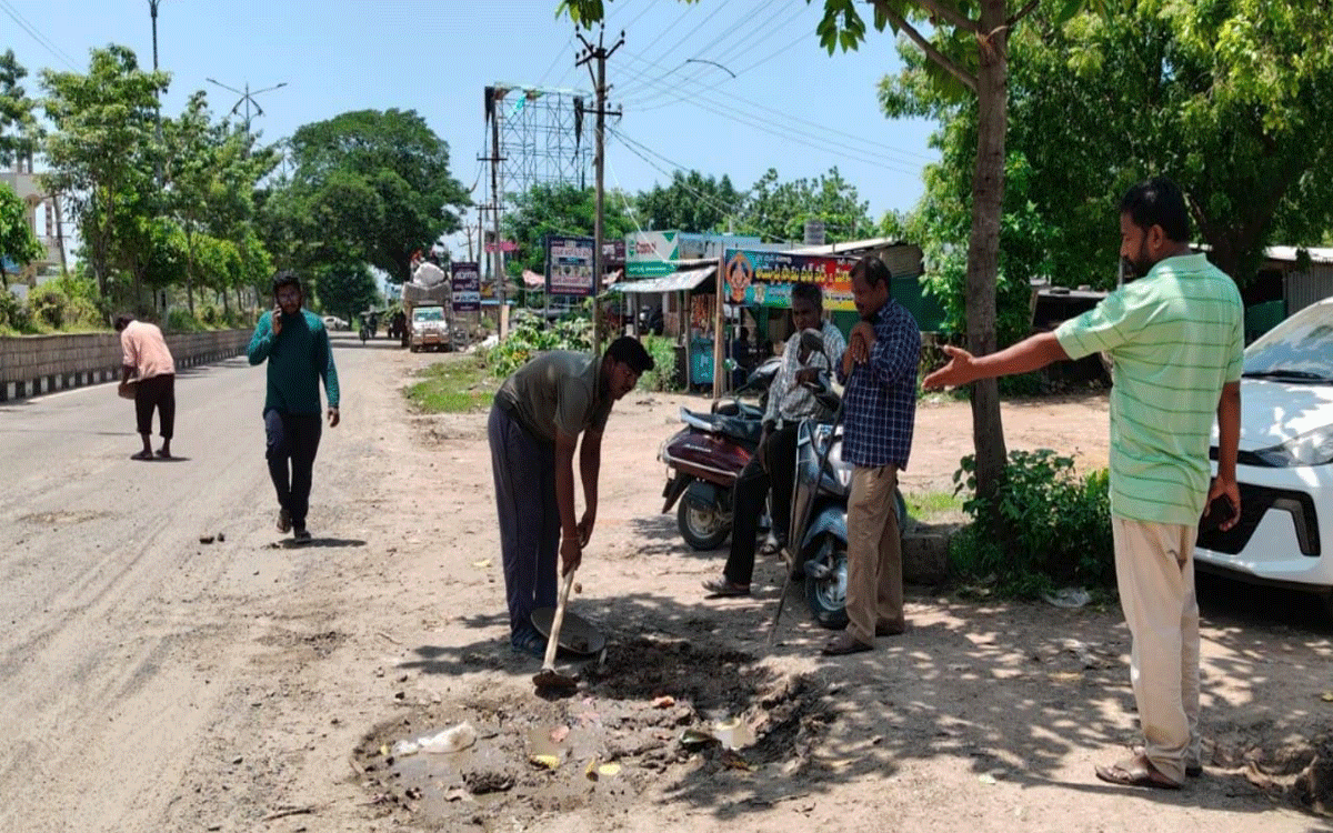 Madhira : మధిర – వైరా మార్గంలో తూతూ మంత్రంగా ప్యాచ్ వర్క్‌లు