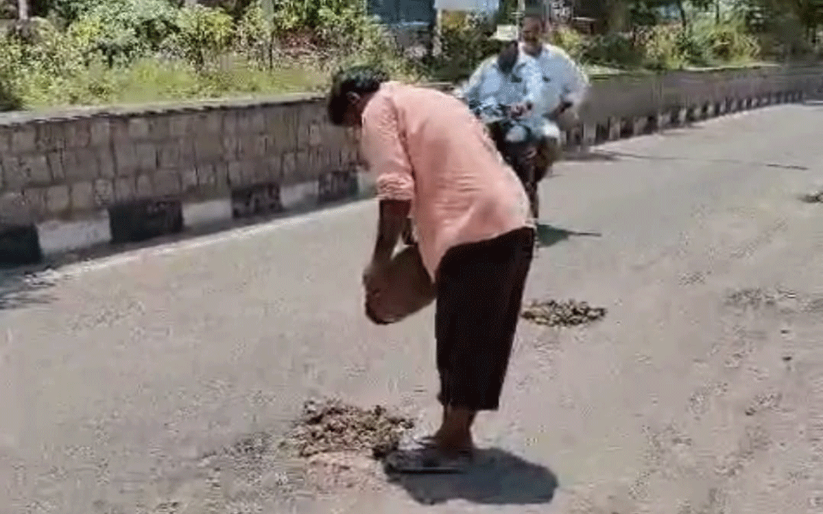 Madhira : మధిర - వైరా మార్గంలో తూతూ మంత్రంగా ప్యాచ్ వర్క్‌లు