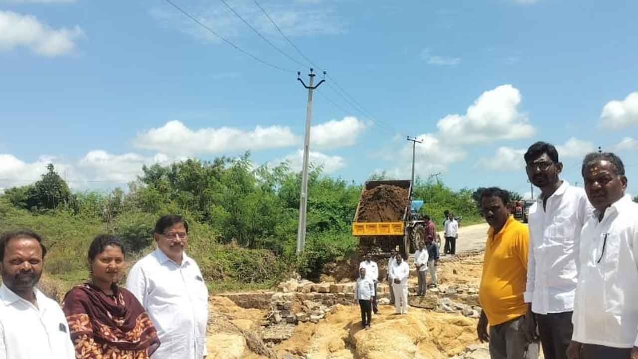 Nizampet | నిజాంపేటలో తాత్కాలికంగా రోడ్డు మరమ్మత్తు పనులు ప్రారంభం
