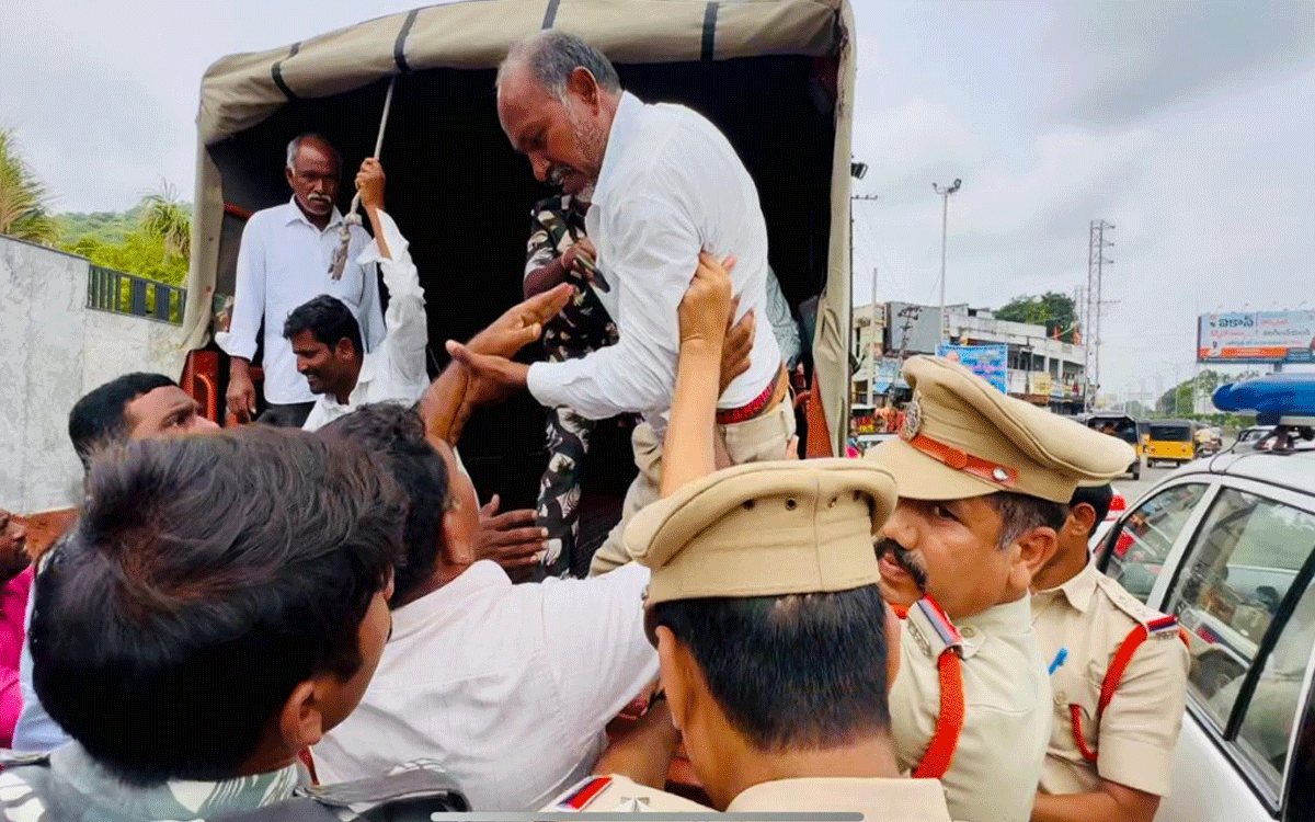 Nilagiri : మంత్రి కోమటిరెడ్డిని కలిసేందుకు వచ్చిన రైతుల అరెస్ట్