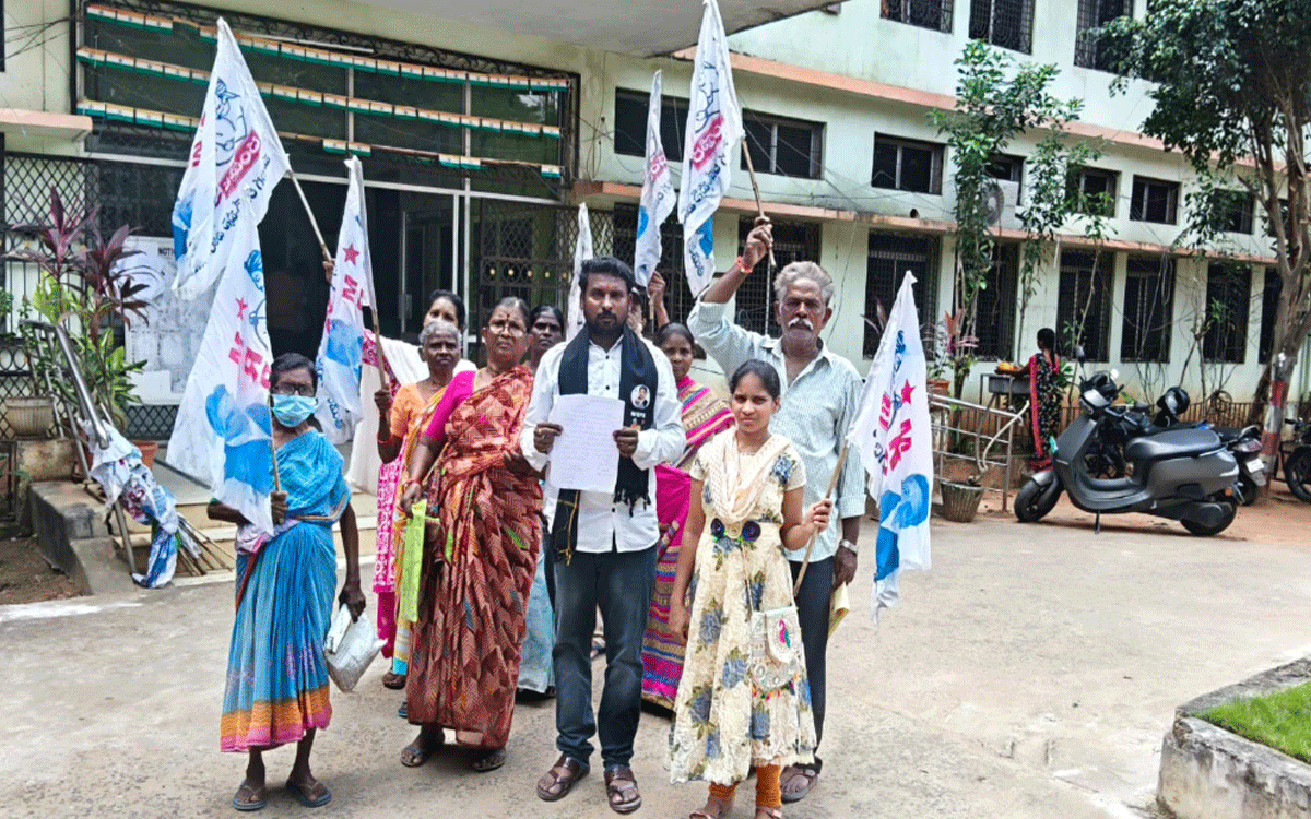 Kothagudem Urban : పెన్షన్లు పెంచి పంపిణీ చేయాలి : దాసరి సారధి