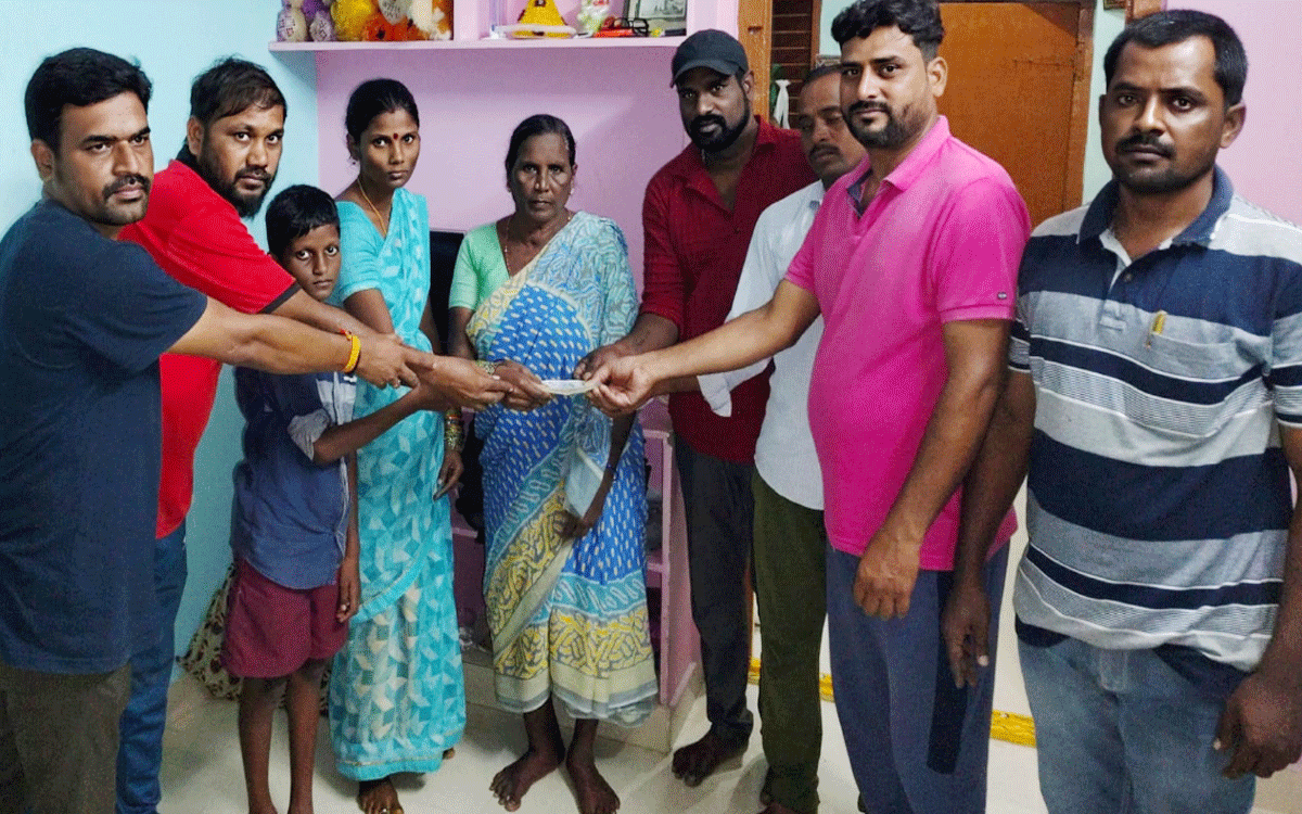 Karepally : స్నేహితుడి కుటుంబానికి ఆర్థిక చేయూత