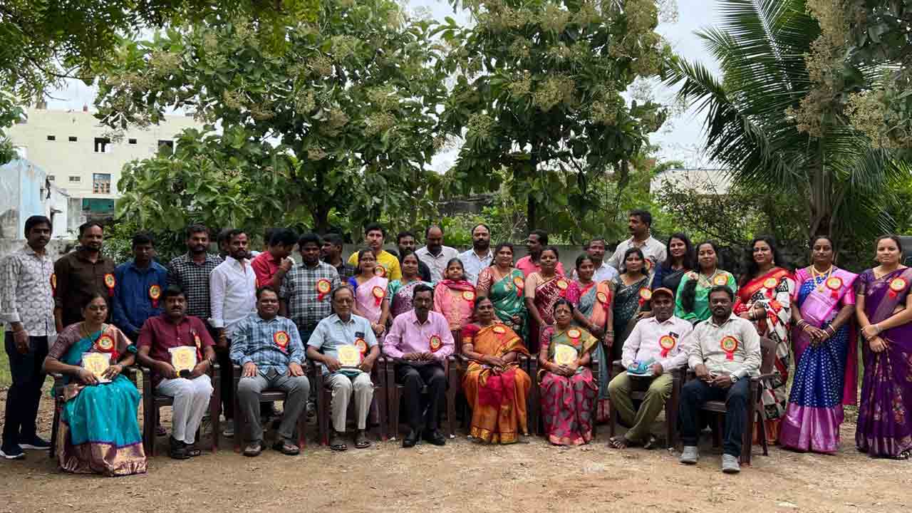 Karimabad | శారద హై స్కూల్‌లో ఘనంగా పూర్వ విద్యార్థుల సమ్మేళనం