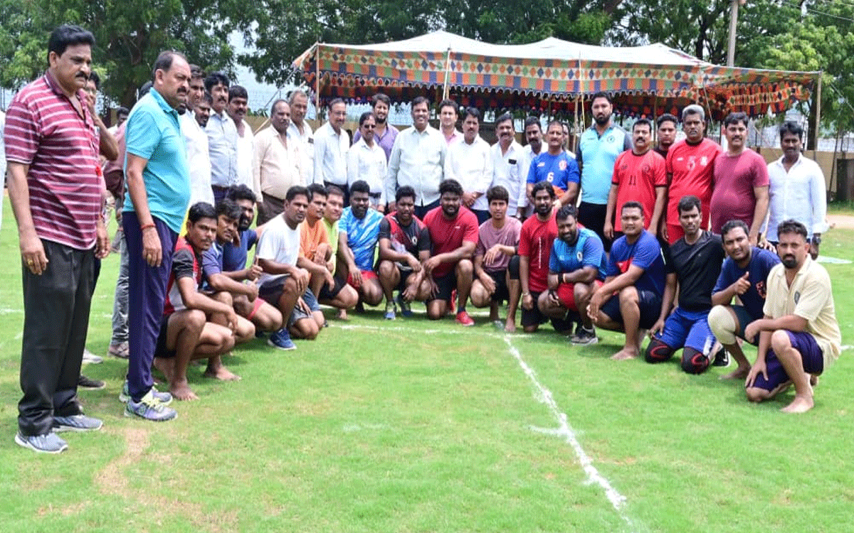 Ramavaram : ఆటల పోటీల్లో గెలవడం కన్నా పాల్గొనడం ముఖ్యం : జీఎం శాలెం రాజు