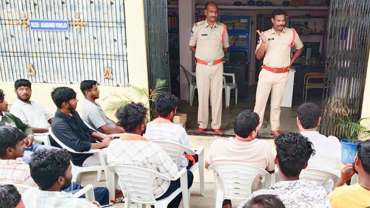 ప్రశాంతంగా గణేష్ నిమజ్జన వేడుకలు జరుపుకోవాలి : ఎస్ఐ శ్రీనివాస్