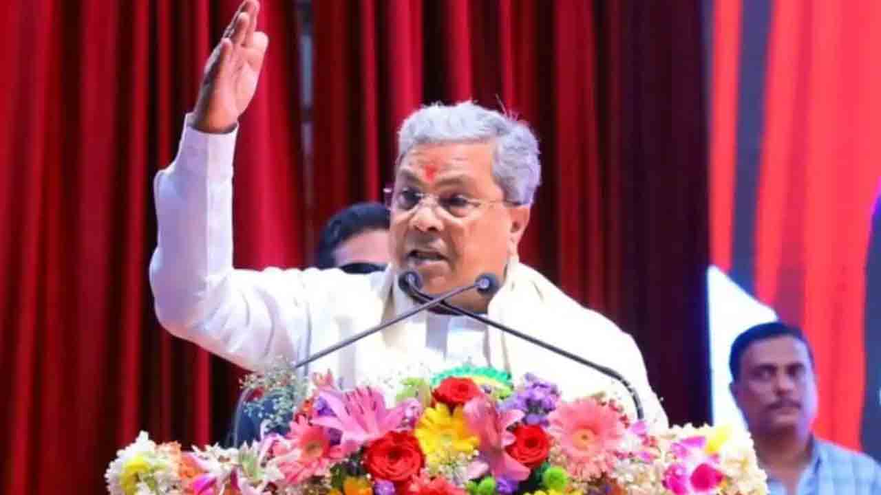 ఏయ్‌ పోలీస్‌.. వాళ్లను ఆపండయ్యా!