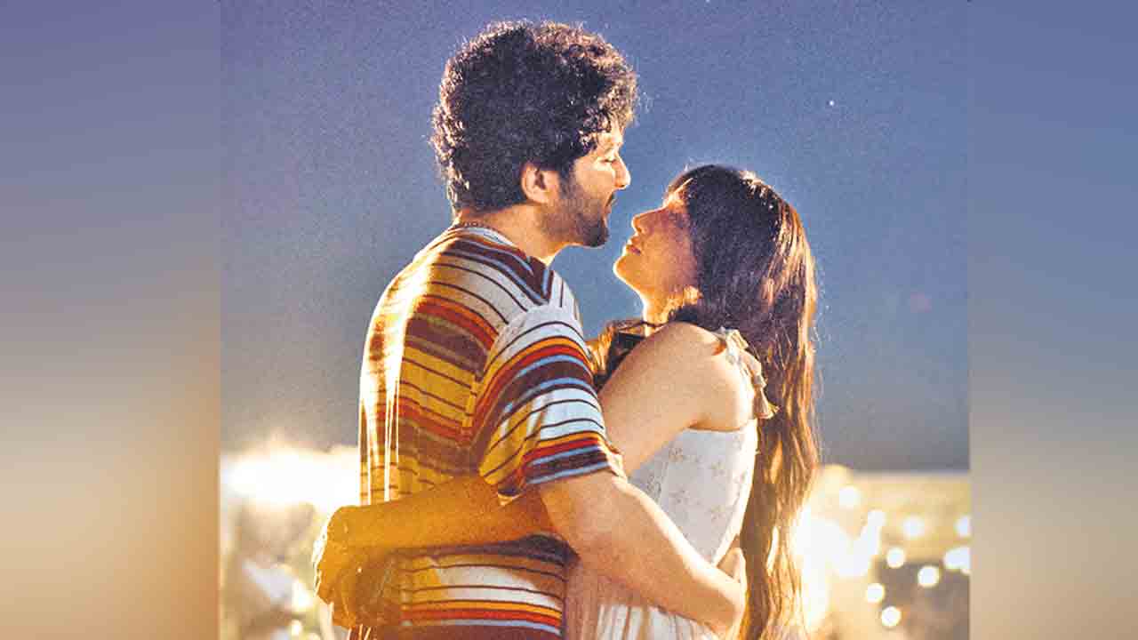 సొగసు చూడ తరమా..